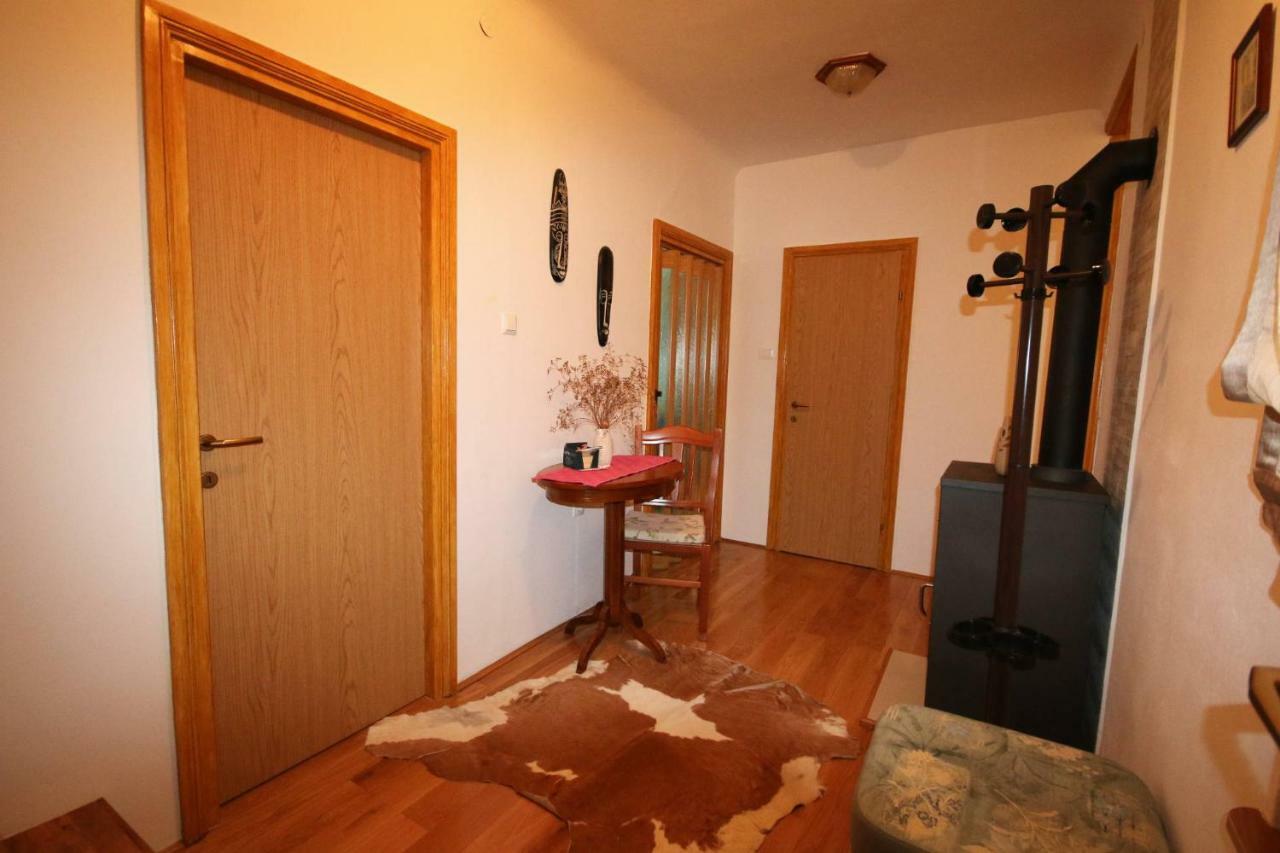 Apartment Lorna & Igor Zuvic Omišalj Esterno foto